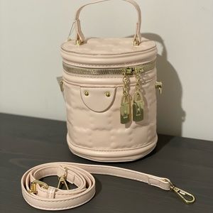Bucket bag